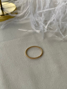 Twisted thin Ring